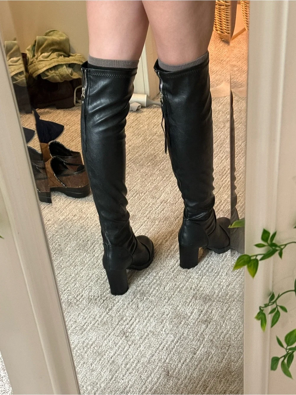 Over-the-Knee Black Women's Boots with Sleek Fit